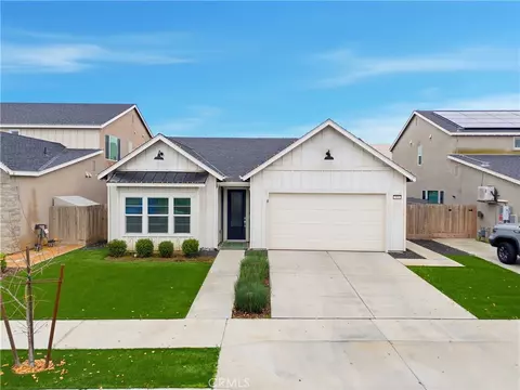 133 E Tyler Ave, Visalia, CA 93291