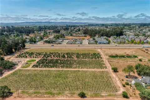 12 Oakglen S, Nipomo, CA 93444