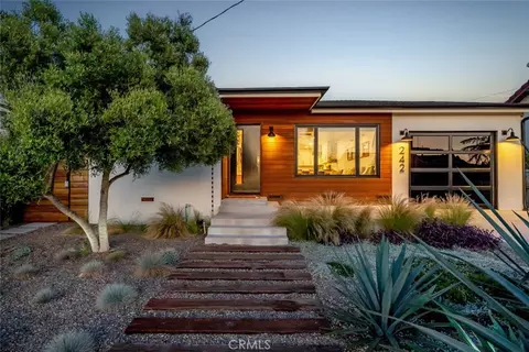 242 N 6th St, Grover Beach, CA 93433