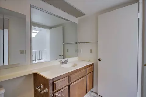Bath - 1213 Iris Ct, Lompoc, CA 93436 photo 2 of 2