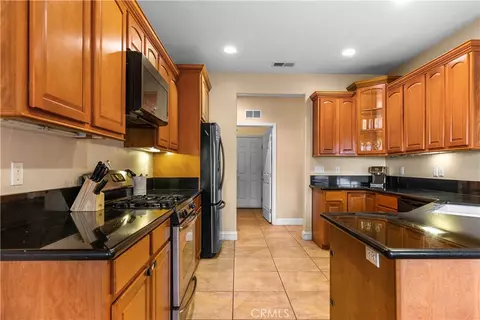 Kitchen - 26820 Stirrup, Tehachapi, CA 93561 photo 2 of 3