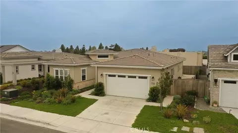 751 Skyview Ln, Santa Maria, CA 93455
