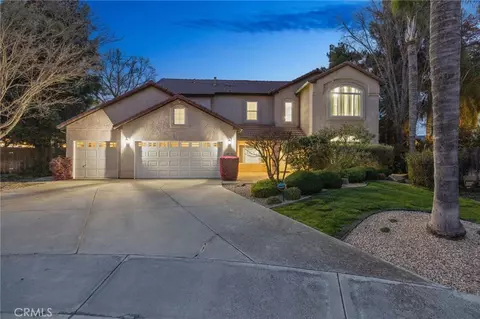 6030 W Country Ct, Visalia, CA 93277