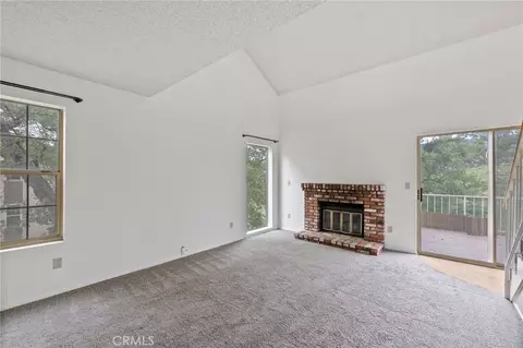 Living - 18520 Glenview Ct, Tehachapi, CA 93561 photo 3 of 8