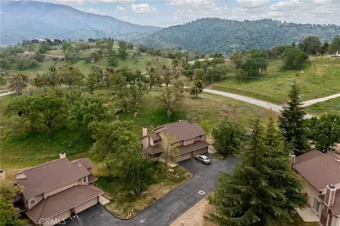 View/Area - 18520 Glenview Ct, Tehachapi, CA 93561 photo 3 of 5