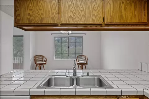 Kitchen - 18520 Glenview Ct, Tehachapi, CA 93561 photo 6 of 6