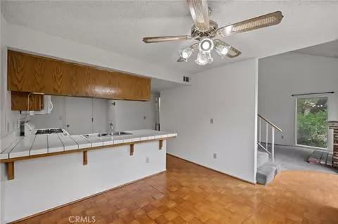 Living - 18520 Glenview Ct, Tehachapi, CA 93561 photo 7 of 8