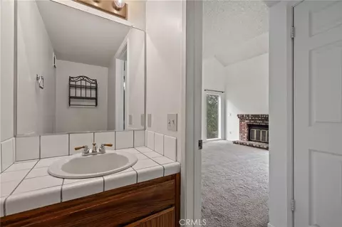 Bath - 18520 Glenview Ct, Tehachapi, CA 93561 photo 1 of 6