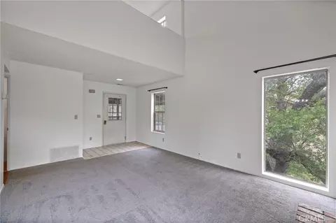 Living - 18520 Glenview Ct, Tehachapi, CA 93561 photo 1 of 8