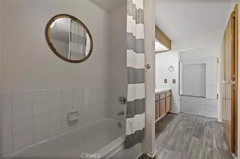 Bath - 18520 Glenview Ct, Tehachapi, CA 93561 photo 5 of 6