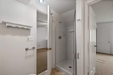 Bath - 18520 Glenview Ct, Tehachapi, CA 93561 photo 3 of 6
