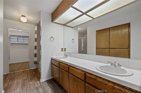 Bath - 18520 Glenview Ct, Tehachapi, CA 93561 photo 4 of 6