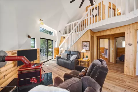 Living - 27241 Deertrail Dr, Tehachapi, CA 93561 photo 10 of 12