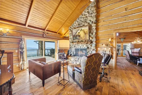 Living - 27241 Deertrail Dr, Tehachapi, CA 93561 photo 2 of 12
