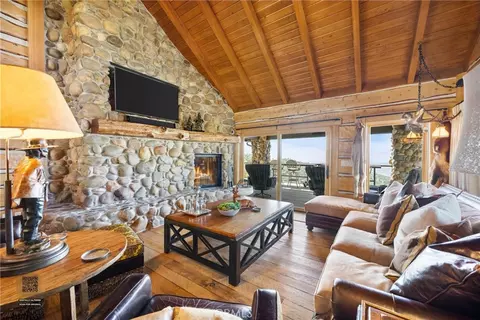 Living - 27241 Deertrail Dr, Tehachapi, CA 93561 photo 8 of 12