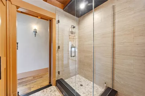 Bath - 27241 Deertrail Dr, Tehachapi, CA 93561 photo 2 of 7