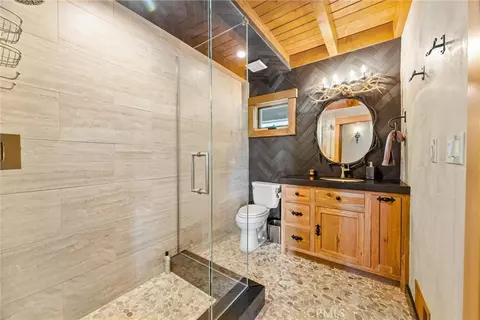 Bath - 27241 Deertrail Dr, Tehachapi, CA 93561 photo 1 of 7