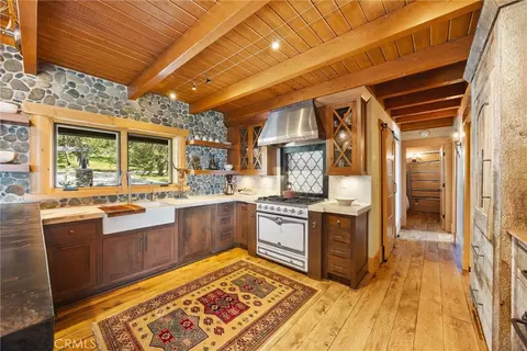 Kitchen - 27241 Deertrail Dr, Tehachapi, CA 93561 photo 3 of 8