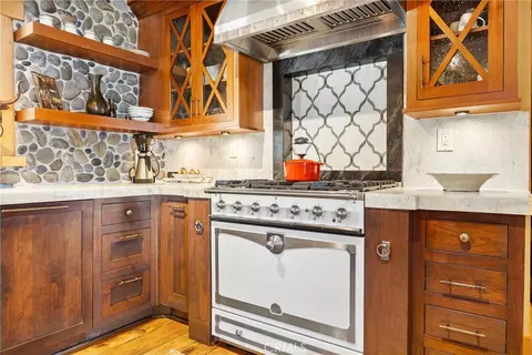 Kitchen - 27241 Deertrail Dr, Tehachapi, CA 93561 photo 4 of 8