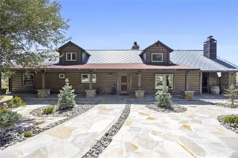 Exterior - 27241 Deertrail Dr, Tehachapi, CA 93561 photo 3 of 20