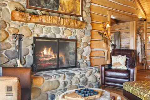 Living - 27241 Deertrail Dr, Tehachapi, CA 93561 photo 4 of 12