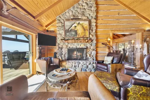 Living - 27241 Deertrail Dr, Tehachapi, CA 93561 photo 3 of 12