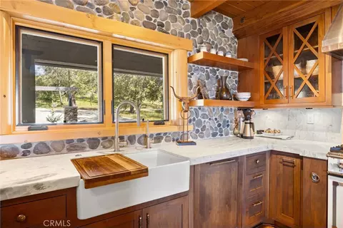 Kitchen - 27241 Deertrail Dr, Tehachapi, CA 93561 photo 5 of 8