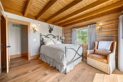 Bedroom - 27241 Deertrail Dr, Tehachapi, CA 93561 photo 1 of 7