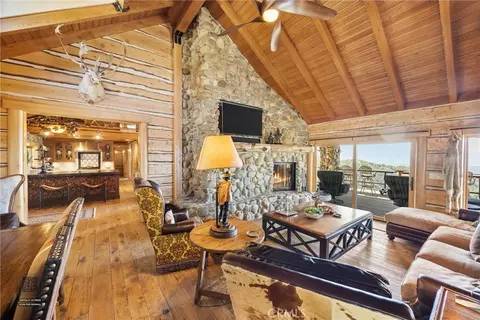 Living - 27241 Deertrail Dr, Tehachapi, CA 93561 photo 7 of 12