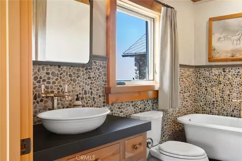 Bath - 27241 Deertrail Dr, Tehachapi, CA 93561 photo 5 of 7