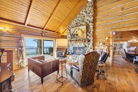 Living - 27241 Deertrail Dr, Tehachapi, CA 93561 photo 2 of 12