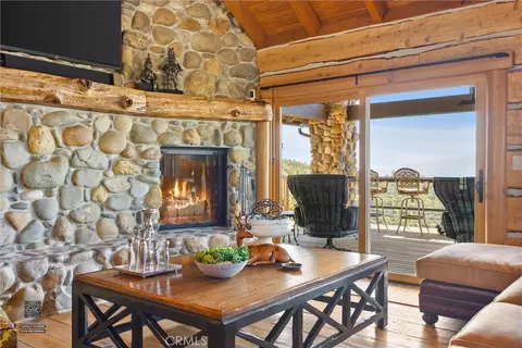 Living - 27241 Deertrail Dr, Tehachapi, CA 93561 photo 9 of 12