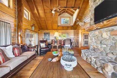Living - 27241 Deertrail Dr, Tehachapi, CA 93561 photo 6 of 12