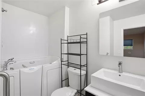 Bath - 1740 Westfield Rd, Paso Robles, CA 93446 photo 2 of 2