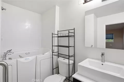 Bath - 1740 Westfield Rd, Paso Robles, CA 93446 photo 2 of 2