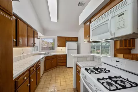 Kitchen - 1340 Jason Dr, Lompoc, CA 93436 photo 3 of 4