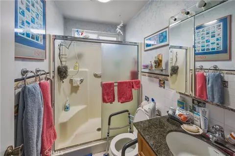 Bath - 440 Helen St, Paso Robles, CA 93446 photo 2 of 2