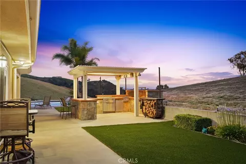 Exterior - 220 Cook Ct, Templeton, CA 93465 photo 5 of 8