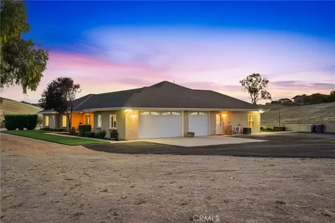 Exterior - 220 Cook Ct, Templeton, CA 93465 photo 3 of 8