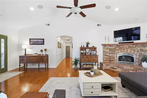 Entry Way - 220 Cook Ct, Templeton, CA 93465 photo 2 of 2