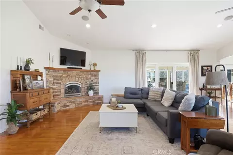 Living - 220 Cook Ct, Templeton, CA 93465 photo 2 of 2