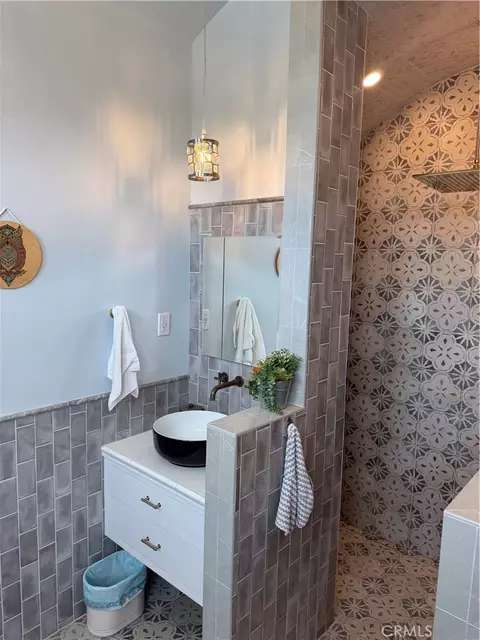 Bath - 218 E Tefft, Nipomo, CA 93444 photo 5 of 8