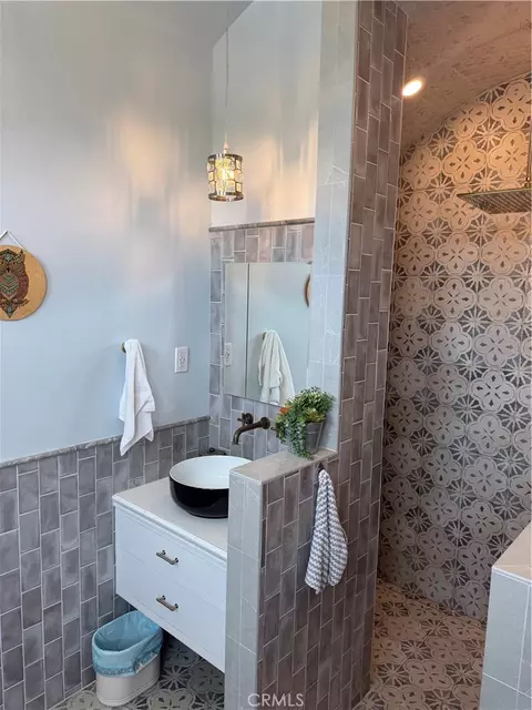 Bath - 218 E Tefft, Nipomo, CA 93444 photo 5 of 8