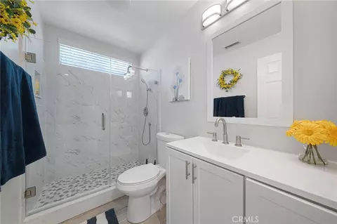 Bath - 17889 Orangewood Ln, Riverside, CA 92503 photo 2 of 3