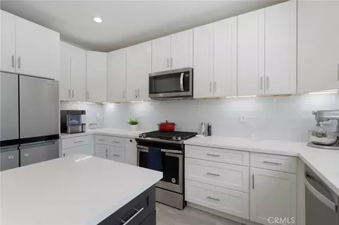 Kitchen - 17889 Orangewood Ln, Riverside, CA 92503 photo 2 of 4