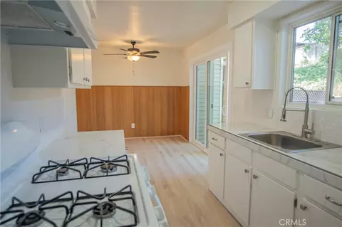 Kitchen - 714 Tanner Dr #B4, Paso Robles, CA 93446 photo 2 of 2