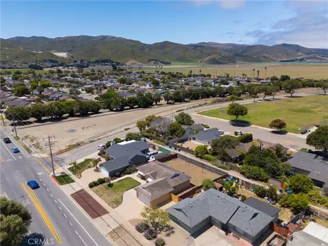 View/Area - 405 N V, Lompoc, CA 93436 photo 6 of 7