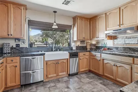Kitchen - 1695 Southfork, Paso Robles, CA 93446 photo 3 of 5