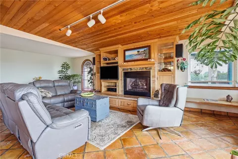 Living - 4582 4th St, Carpinteria, CA 93013 photo 2 of 6
