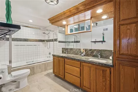 Bath - 4582 4th St, Carpinteria, CA 93013 photo 2 of 5